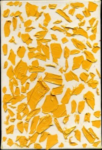 peaux de peinture jaune