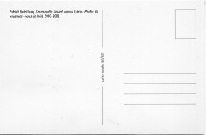 emmanuelle faisant coucou - photo de vacances - vue de loin (carte postale un/un - verso)